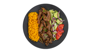 Kebap na talerzu z ryżem