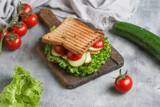 Տոստ հավի մսով