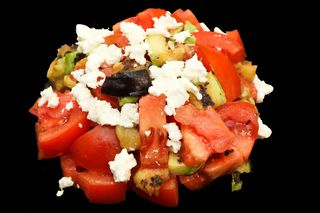 Салата розови домати с гриловани зеленчуци (400г)