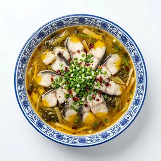Pesce in brodo con verdure miste piccanti