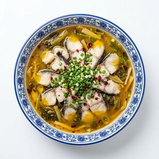 Pesce in brodo con verdure miste piccanti
