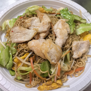 RAMEN SALTATO CON POLLO