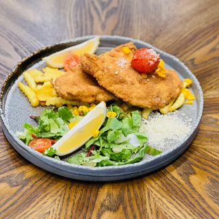 Snitzel de pui cu cartofi