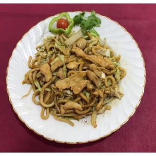 28. Pasta de udon con pollo