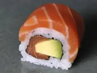 R1. Revolvera Salmón Y Aguacate (4 Uds.)