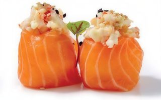 73 Gunkun Kani avvolto da salmone