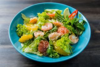 Салат з креветками та міксом із цитрусових (220г)