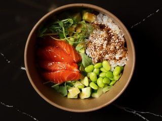 Боул з лососем