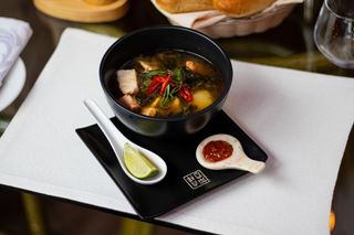 Supă Miso cu fructe de mare și sos kaori