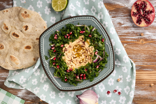 Hummus cu muguri de pin