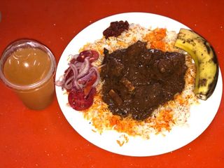 Full Biriyani Full + Juice + Pilipili + Ndizi + Kachumbari