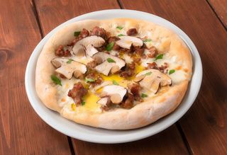 Bianca patate lesse, porcini e salsiccia