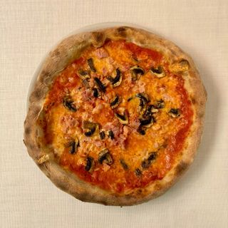 PIZZA PROSCIUTTO E FUNGHI  (32 Cm.)
