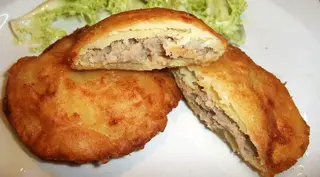Ración De Patatas Rellenas De Carne (2 Uds.)
