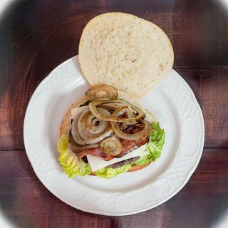 59. Hamburguesa, Queso, Bacón, Cebolla, Lechuga Y Tomate