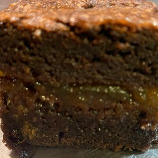 Tarta de chocolate rellena de naranja amarga