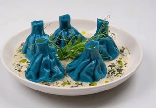 Хинкали с креветкой и кальмаром в соусе