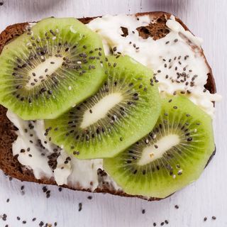 Tostada Wellington (1ud)  Pan a Tu Gusto, Nata a Borbotones y Kiwi de Nueva Zelanda