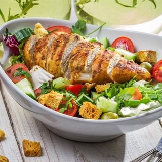 Salată piept de pui