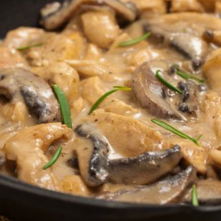 Bifinhos de Frango com Molho de Cogumelos