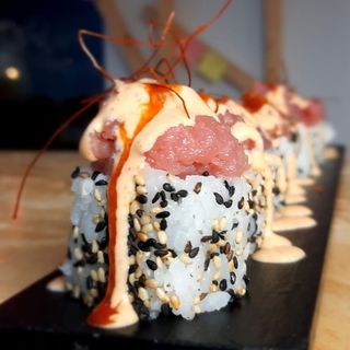 Uramaki Atún Picante (8 Pzs.)