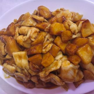 23.Пилешко с картофи и соев сос 800 гр.