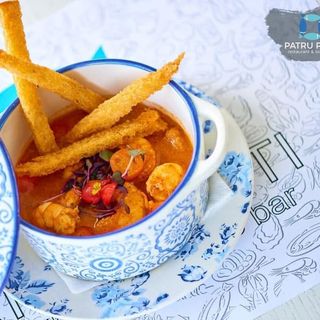 Creveti in sos de unt si lamaie, orez salbatic, lipie