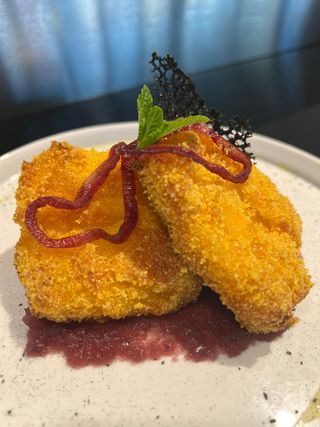 Baccalà in Crosta di Mais su Salsa Agrodolcealla Cipolla di Tropea