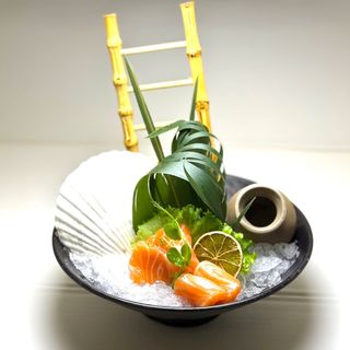 61 Sashimi salmone 12pz