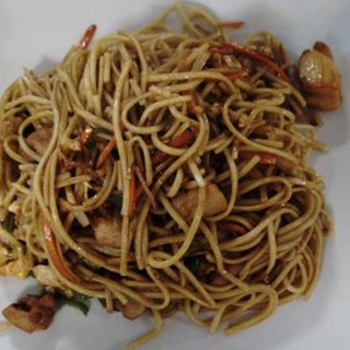 Tallarines Salteadas Con Pollo