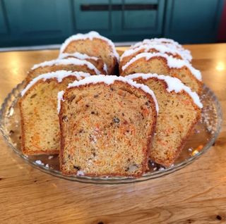 Домашен кекс с моркови и маслен крем