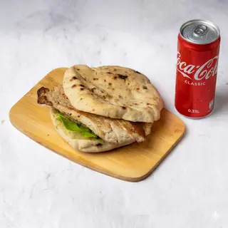 Bela vešalica + Coca-Cola 0.33l