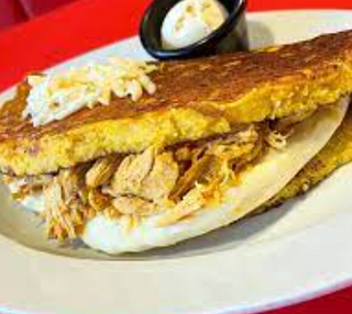 Cachapa De Pollo Mechado Y Queso De Mano (1 Ud.)