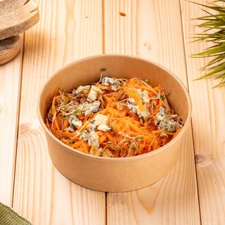 Салата с моркови и синьо сирене (350г)