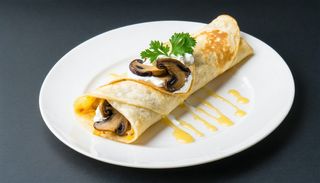 Clatite cu ciuperci, smantana si cascaval