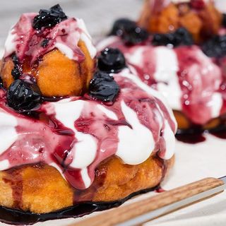 Papanasi cu smantana si dulceata -220 gr