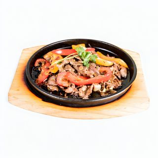 Wołowina z trawą cytrynową, cebulą i czosnkiem i papryką