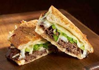 17 Sándwich De Carne Mechada