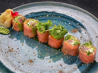 Рол без рису з тунцем та лососем У норі та сиром філа