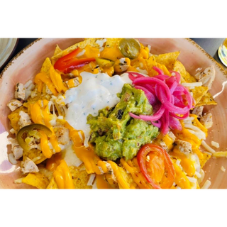 Nachos con pollo braseado