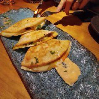 Quesadilla de chili con carne