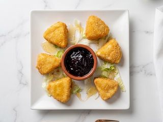 Tapa De Crujiente De Camembert Con Salsa De Frutos Rojos 6 Uds.