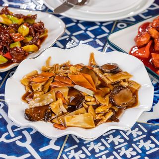 j2 მოთუშული ბოსტნეულის ასორტი