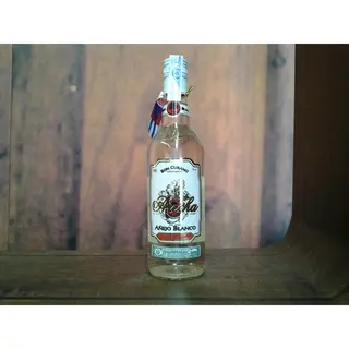 Ron Añejo Blanco Arecha (700 Ml.)