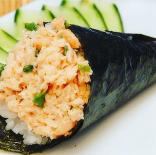 Temaki salmão braseado