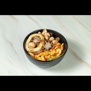 ლაფშა ნაღებით და ზღვის პროდუქტებით