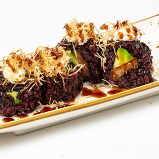 147-Uramaki de Arroz negro 8 Pzs.