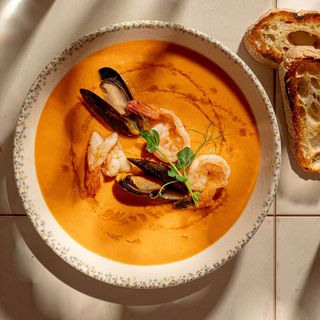 Суп-крем томатний з морепродуктами