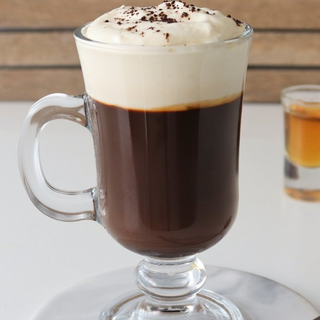 Irlandés con Whisky 