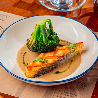 Лосось с брокколи и кремом из кешью (280 гр.)